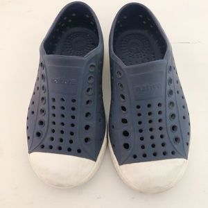 Navy blue toddler sz 8 Natives